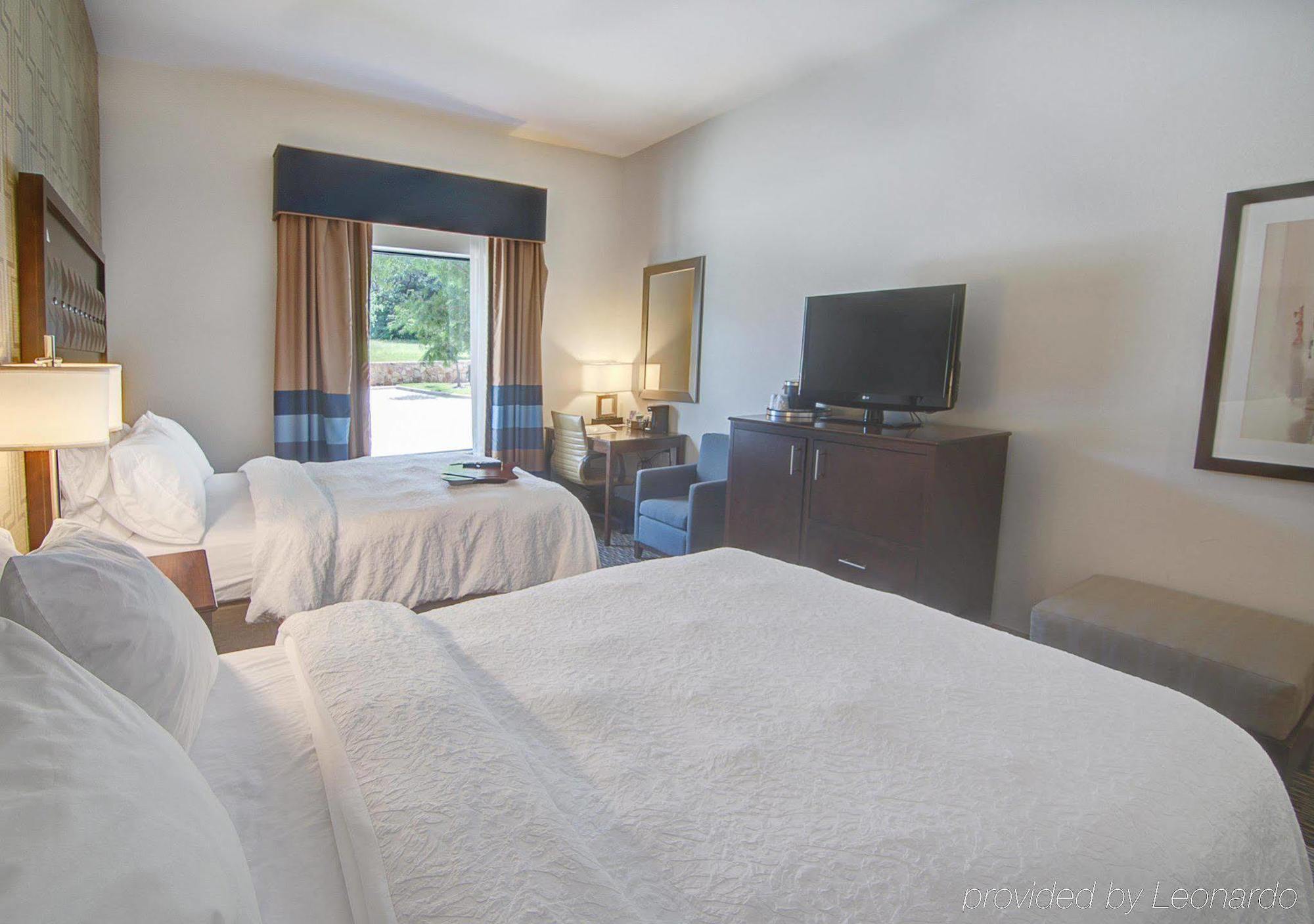 Hampton Inn & Suites Mobile Providence Park/Airport Екстер'єр фото
