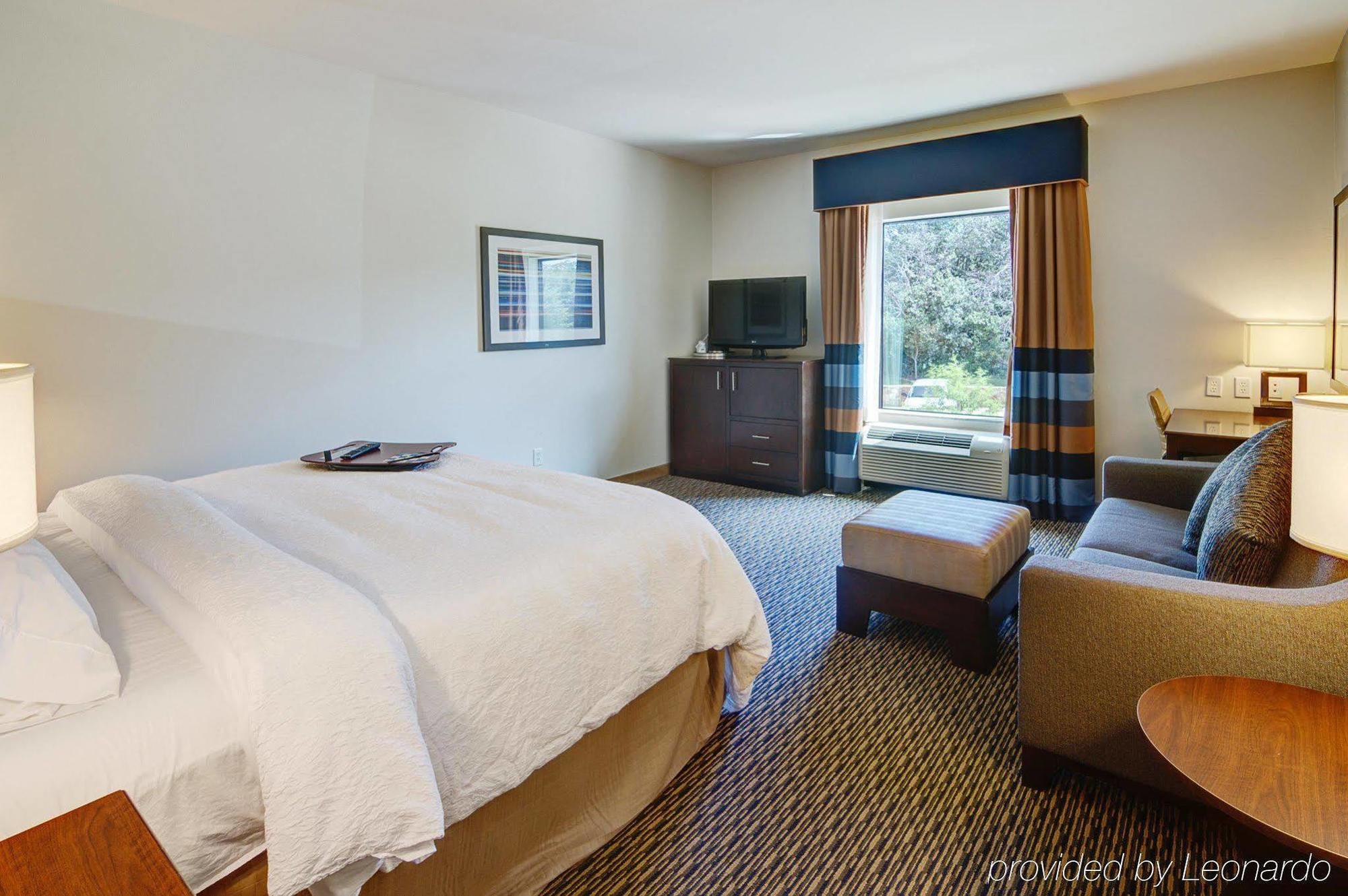 Hampton Inn & Suites Mobile Providence Park/Airport Екстер'єр фото